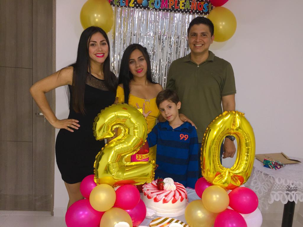 Noralba Gómez, la cumpleañera, Sebastián Ruiz y Diego AlexÁnder Ruiz.